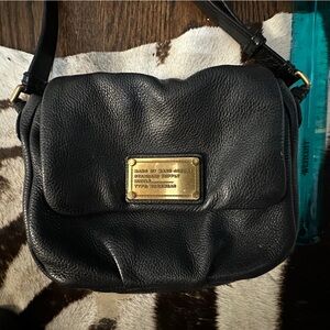Marc by Marc Jacobs black leather crossbody bag purse small Gold metal.